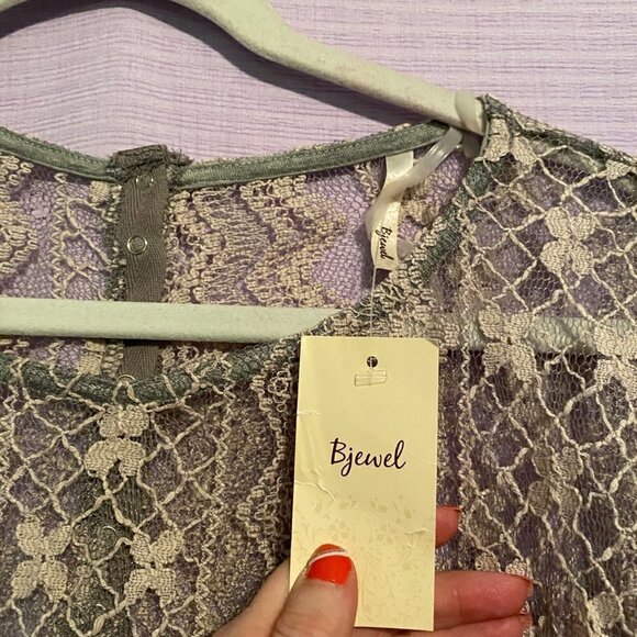 Every day 3 Shirts for $25 special NWT BJewel Lace Short-Sleeved Flowered Blouse - Picture 8 of 9